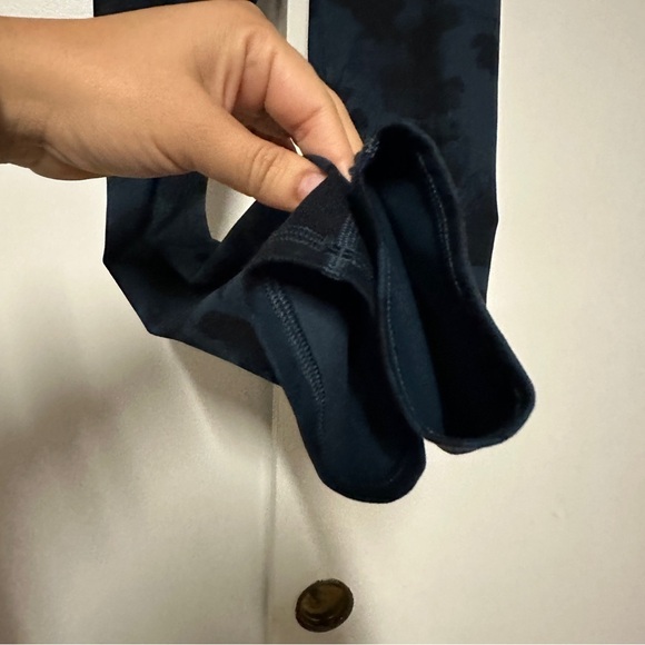 Vuori Studio Printed Leggings High Rise Waterdrop Blue camo Size XS - Picture 6 of 8